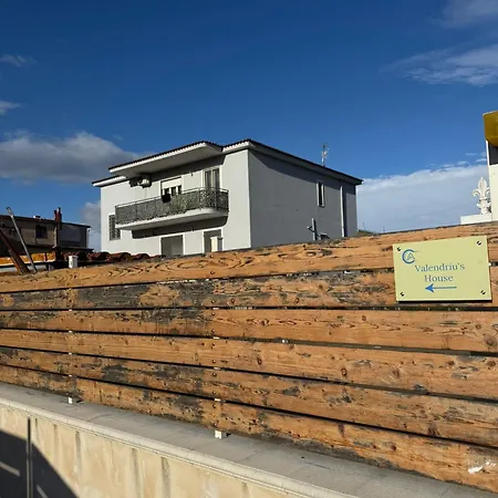 Valendriu's House アパート